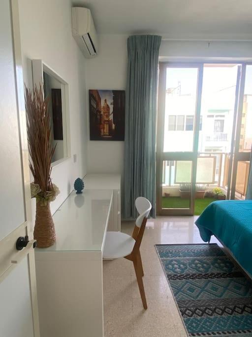 St Paul'S Bay Central Apartment In Qawra St. Paul's Bay Exterior photo
